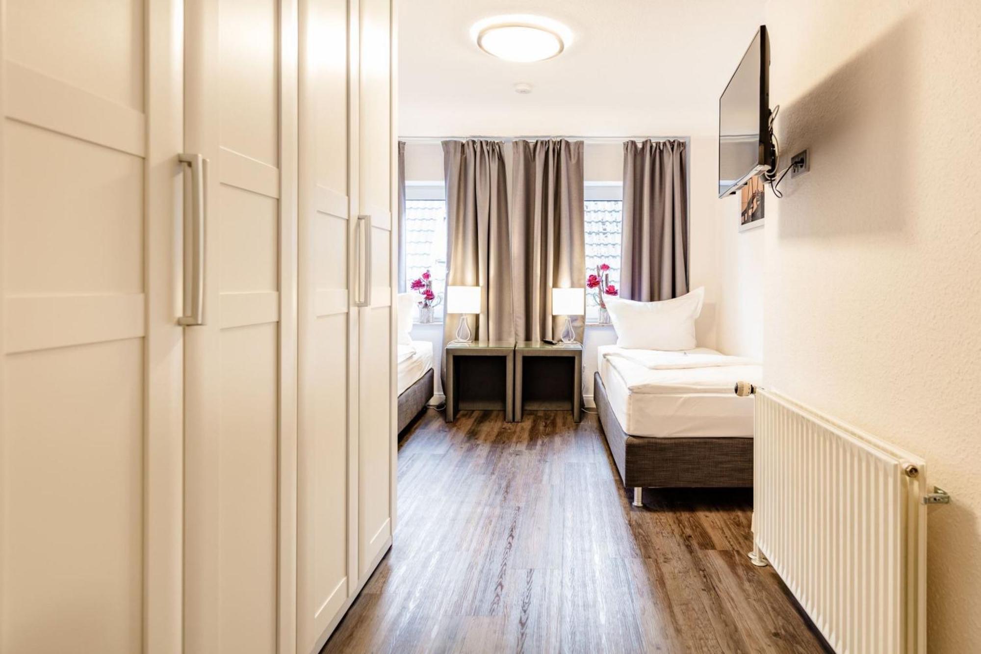 Hotel Zum Zeppelin Гамбург Номер фото